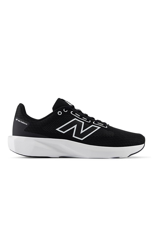 Men's black and white 413 sneakers from New Balance