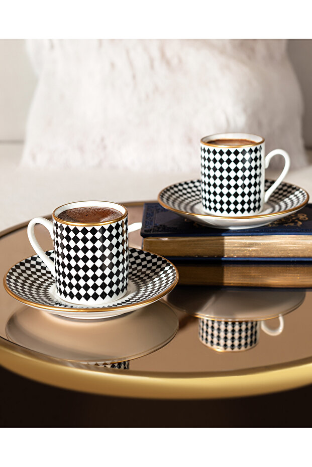 Black and white cup set