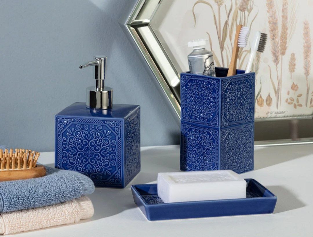 Three-piece bathroom set from Madame Coco